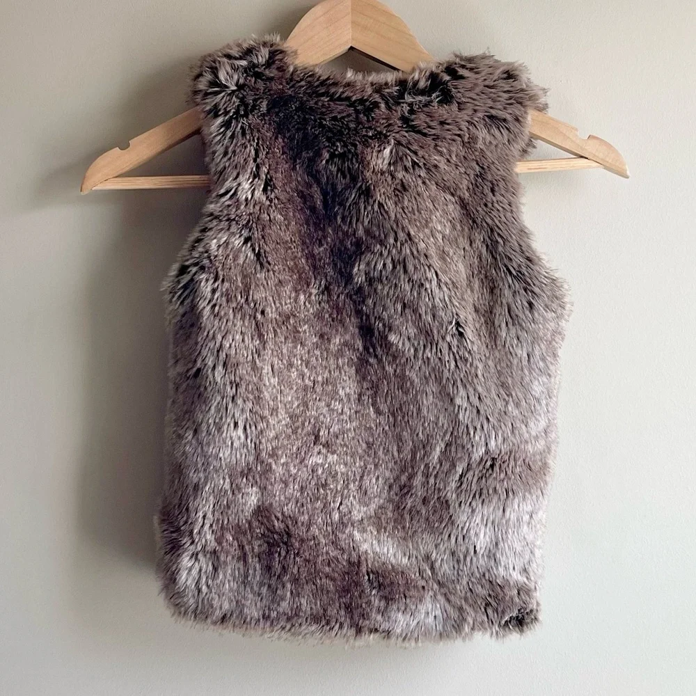 🎉HP 11/30🎉 Restoration Hardware Baby and Child LUXE Faux Fur Vest Velour lined